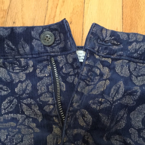 Abercrombie & Fitch Gold and Blue Floral Shorts - Picture 3 of 8